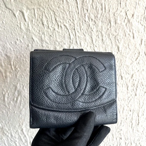 🛑SOLD🛑CHANEL Compact Wallet - Picture 1 of 8